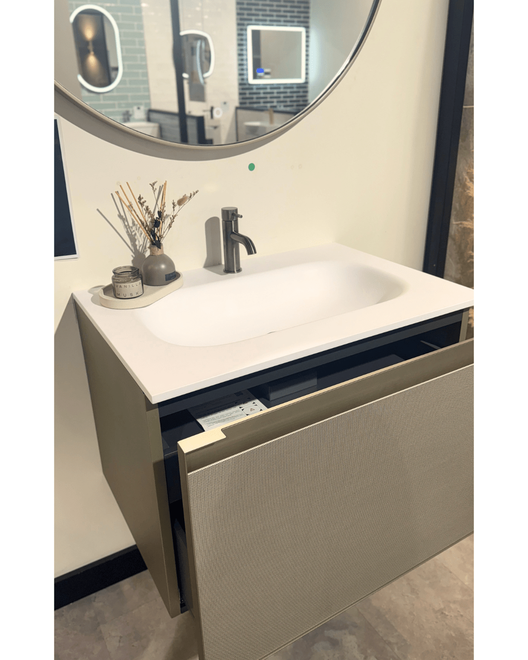 Ex-Display Vanity Suite - Artelinea Skin Collection - Carvers Interiors - Carvers Interiors