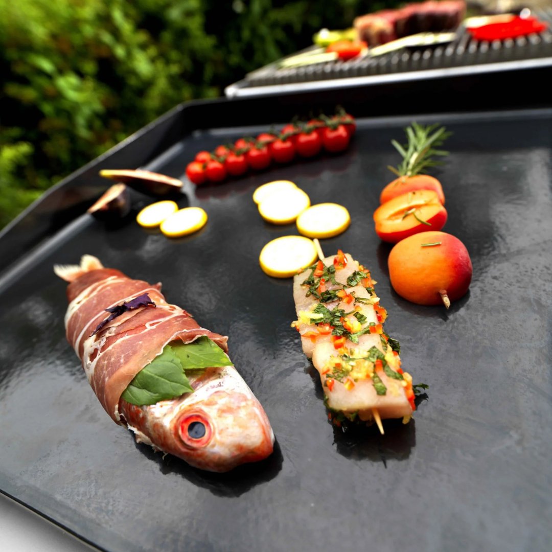 Lacanche Open&#39; Cook - 1400mm Wide Integrated Enamelled Plancha and Lava Rock Grill Hob with Lid - Outdoor - Carvers Interiors - Carvers Interior