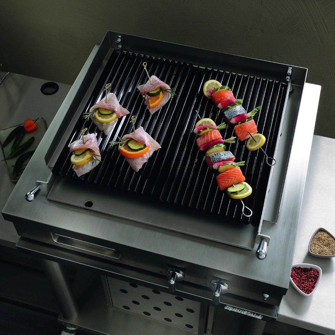 Lacanche Open&#39; Cook - 700mm Wide Integrated Lava Rock Grill Hob with Lid - Outdoor - Carvers Interiors - Carvers Interior